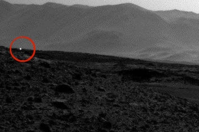 Image From Curiosity Rover Reveals Mysterious Light