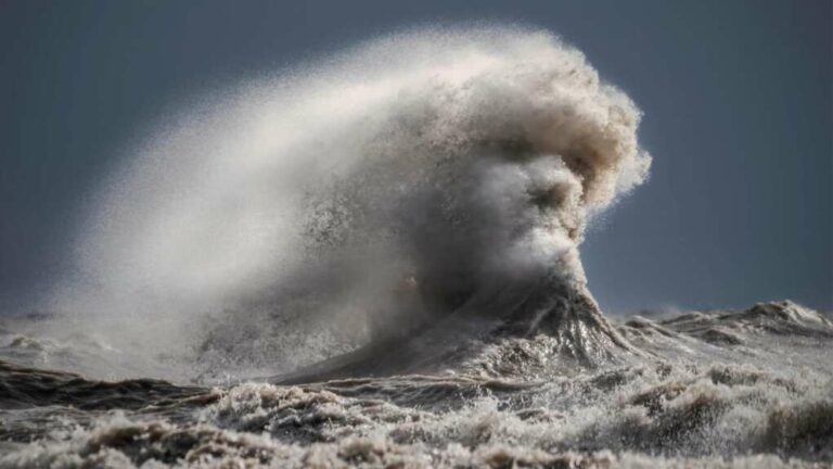 Ontario photographer captures massive wave that looks like ‘the perfect face’